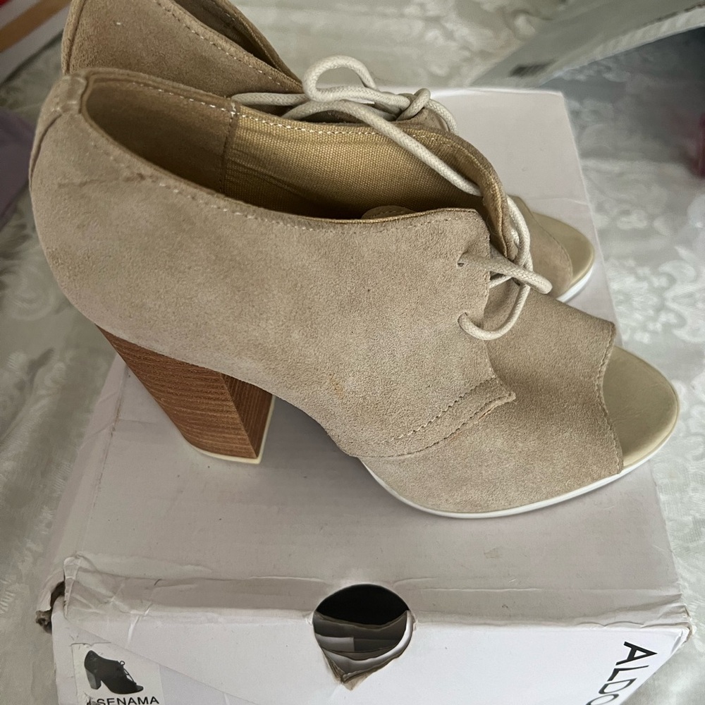 Women’s Suede Tie-Up Heels